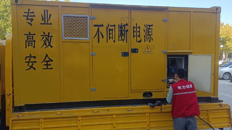 同德柴油发电机组和UPS电源配合使用时，如何避免切换过程中的电力中断？